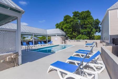 New Casa Caribe By Brightwild- Two-Story Condo Rooftop Pool 키웨스트 외부 사진