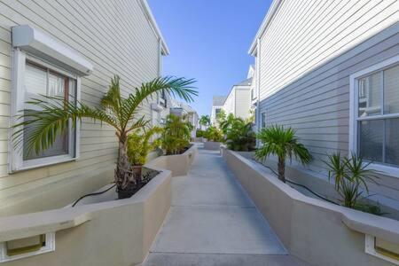 New Casa Caribe By Brightwild- Two-Story Condo Rooftop Pool 키웨스트 외부 사진