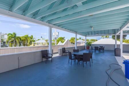 New Casa Caribe By Brightwild- Two-Story Condo Rooftop Pool 키웨스트 외부 사진