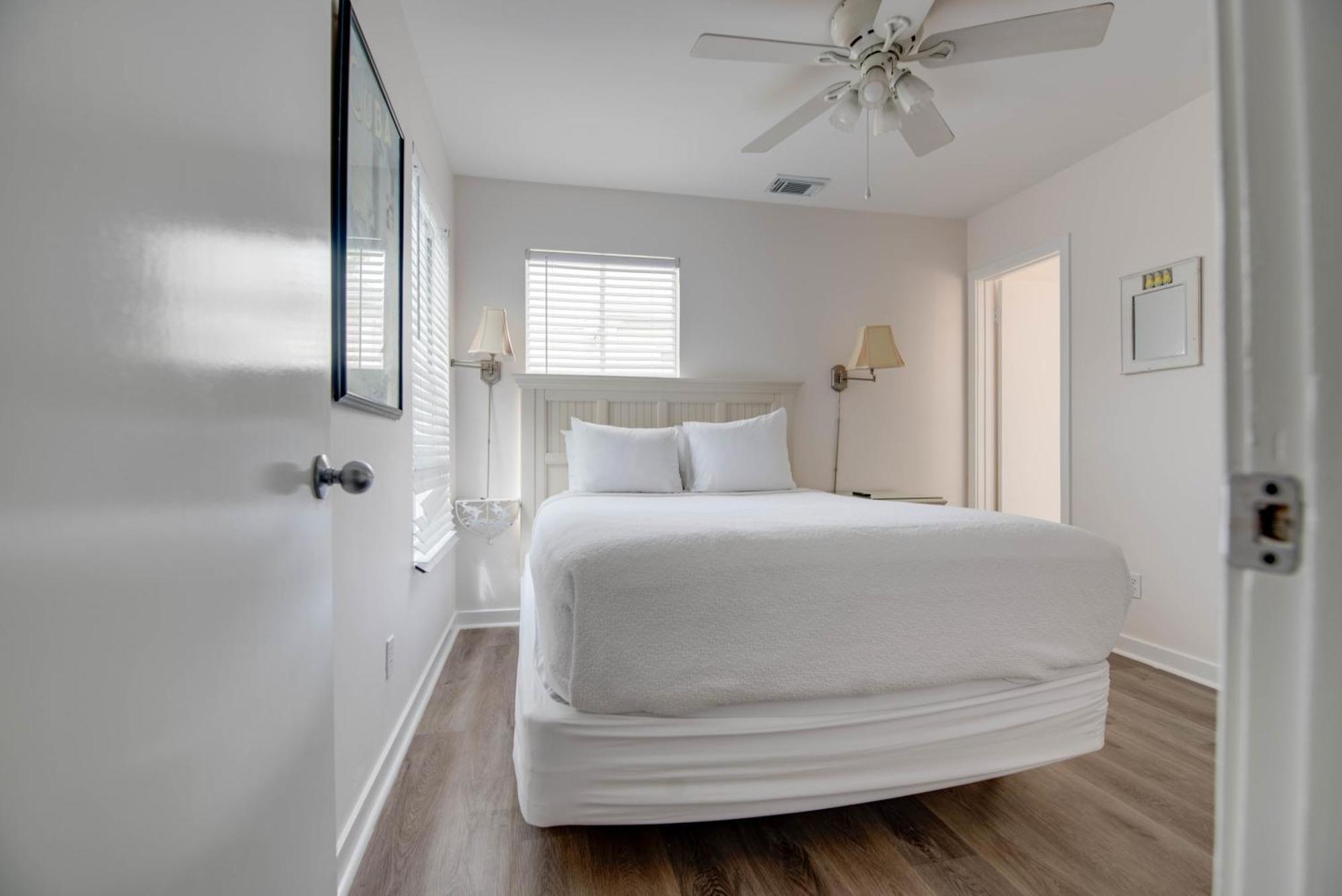 New Casa Caribe By Brightwild- Two-Story Condo Rooftop Pool 키웨스트 외부 사진