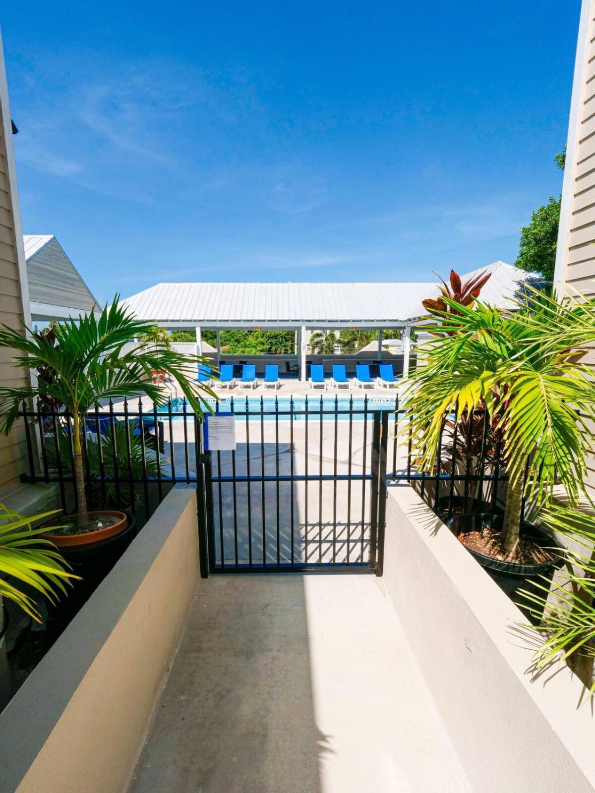 New Casa Caribe By Brightwild- Two-Story Condo Rooftop Pool 키웨스트 외부 사진
